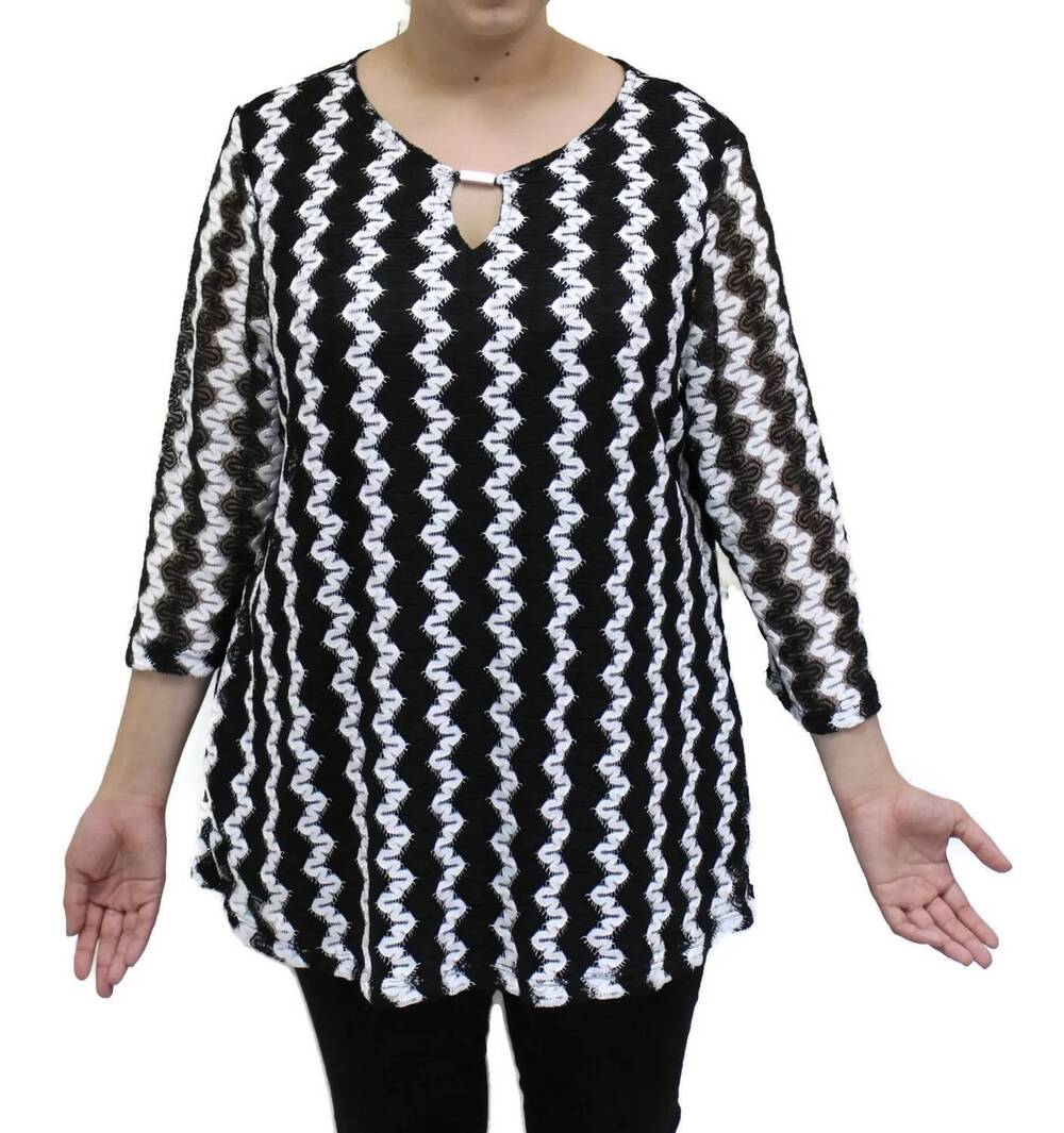 NEW SOUTHERN LADY moonlight lace top in black